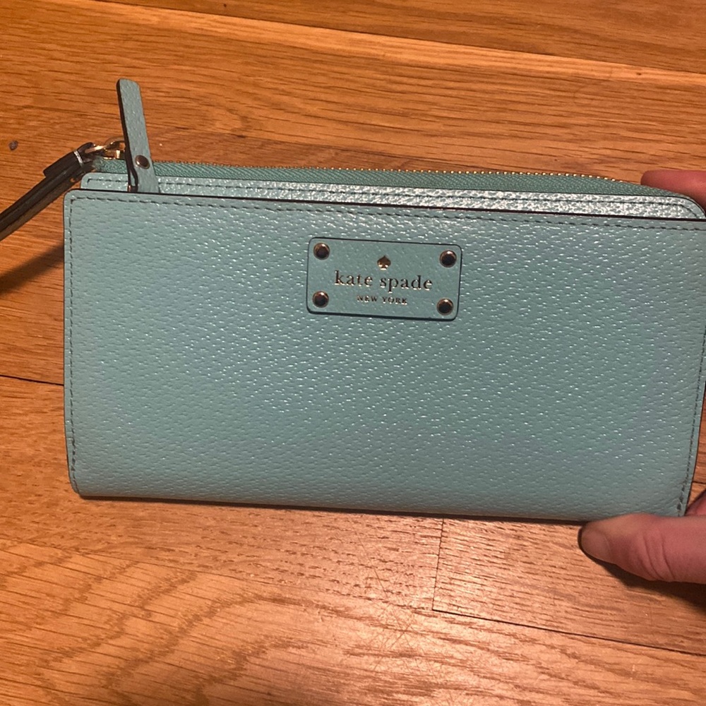 Kate spade wallet in excellent condition